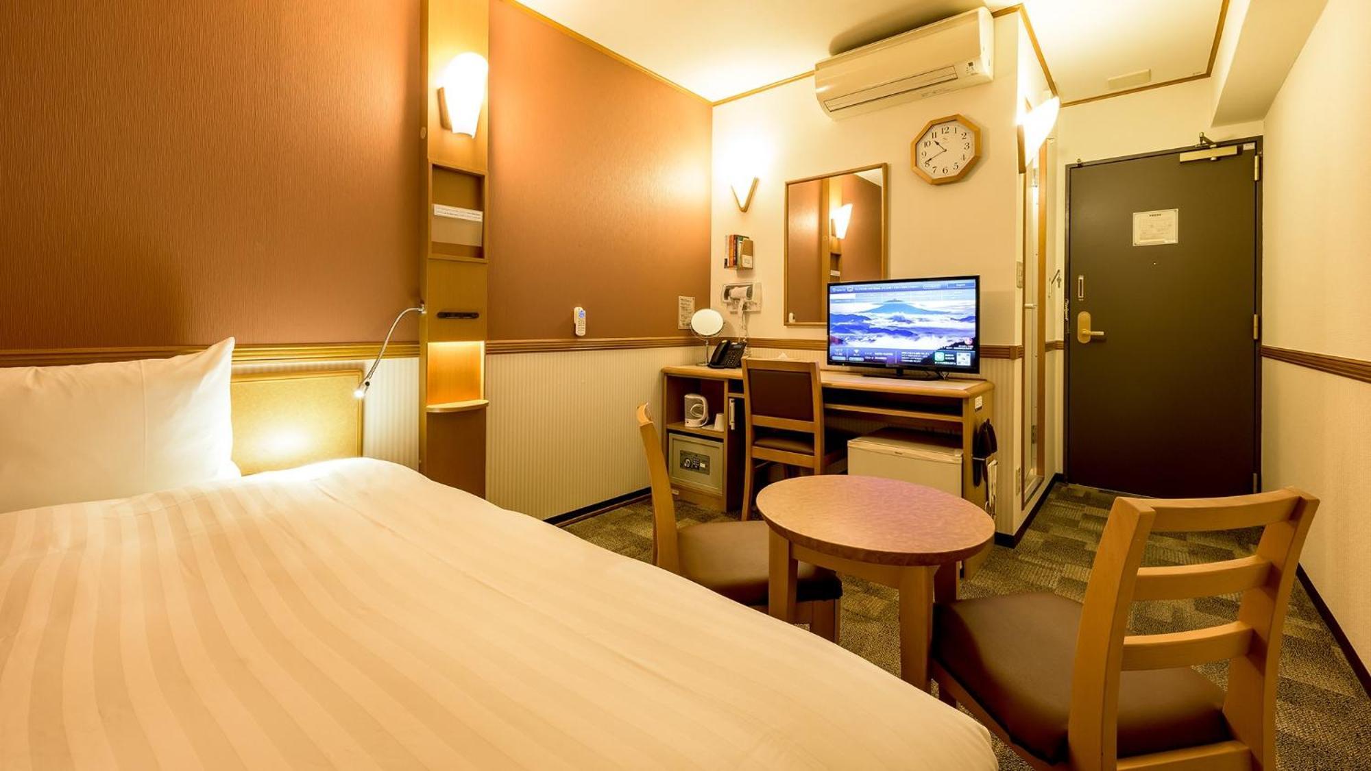 Toyoko Inn Takasaki Eki Nishi Guchi No 2 الغرفة الصورة