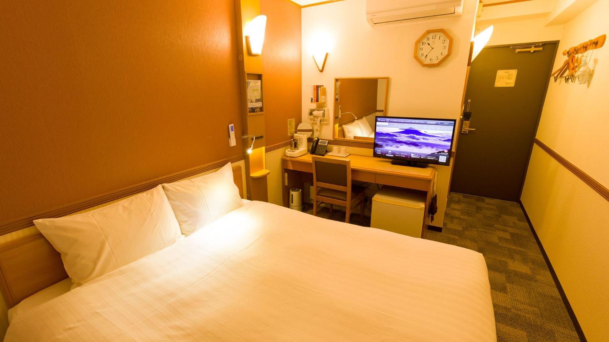 Toyoko Inn Takasaki Eki Nishi Guchi No 2 الغرفة الصورة