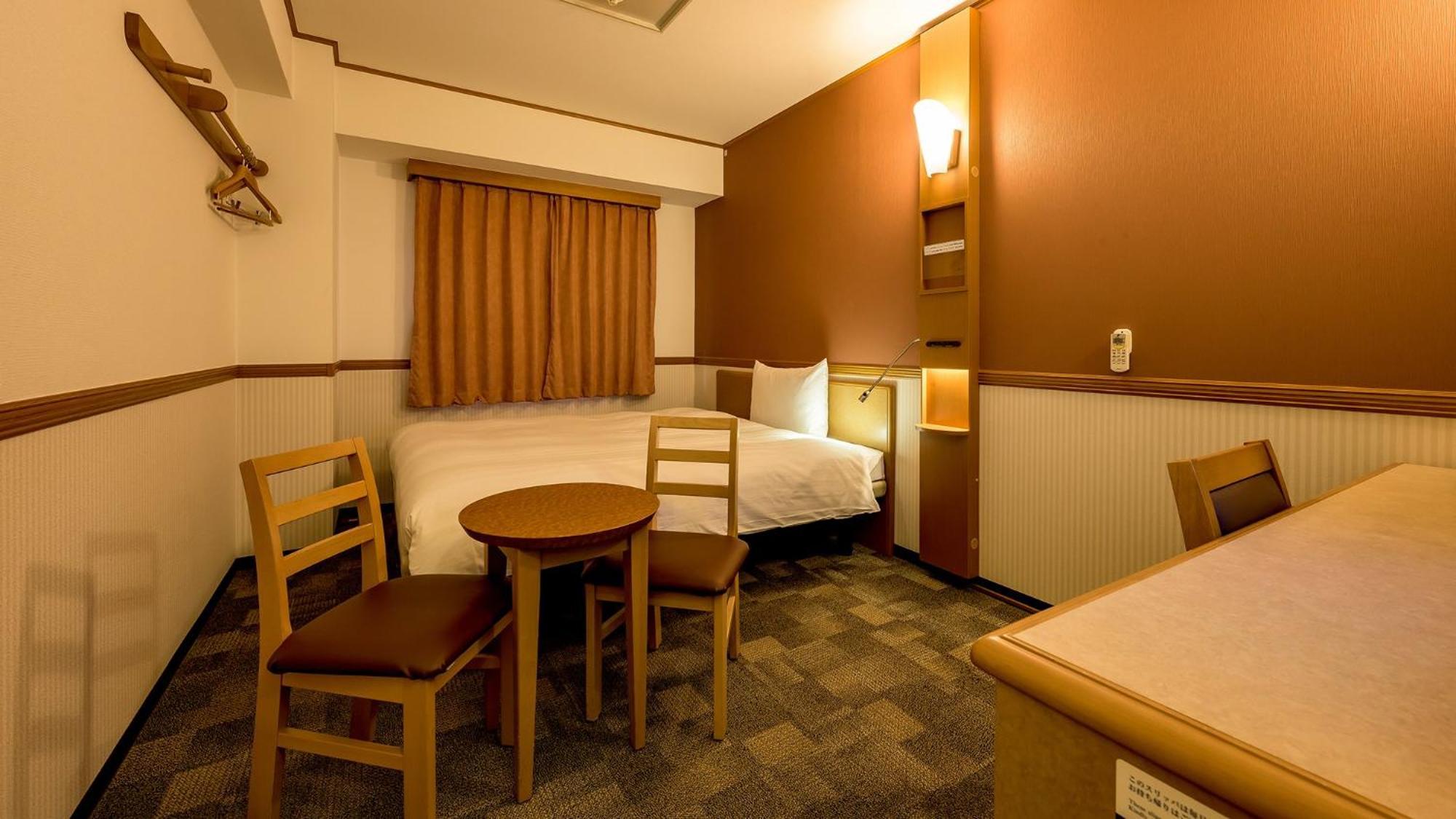 Toyoko Inn Takasaki Eki Nishi Guchi No 2 الغرفة الصورة