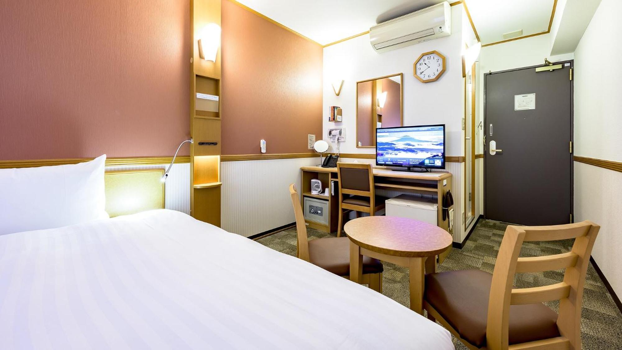 Toyoko Inn Takasaki Eki Nishi Guchi No 2 الغرفة الصورة
